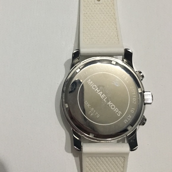 Michael Kors White Silicon Watch - Picture 4 of 4